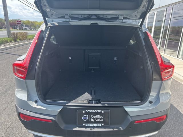 Certified 2025 Volvo XC40 B5 Plus AWD/4WD image 11