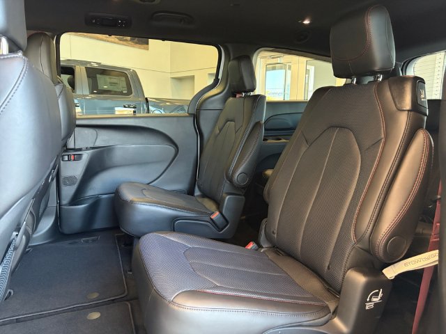 New 2027 Chrysler Pacifica Select FWD image 30