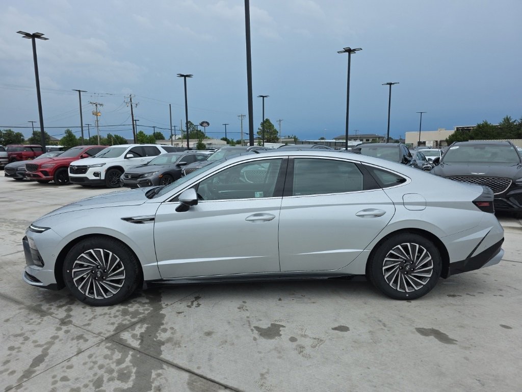 New 2025 Hyundai Sonata Limited image 2