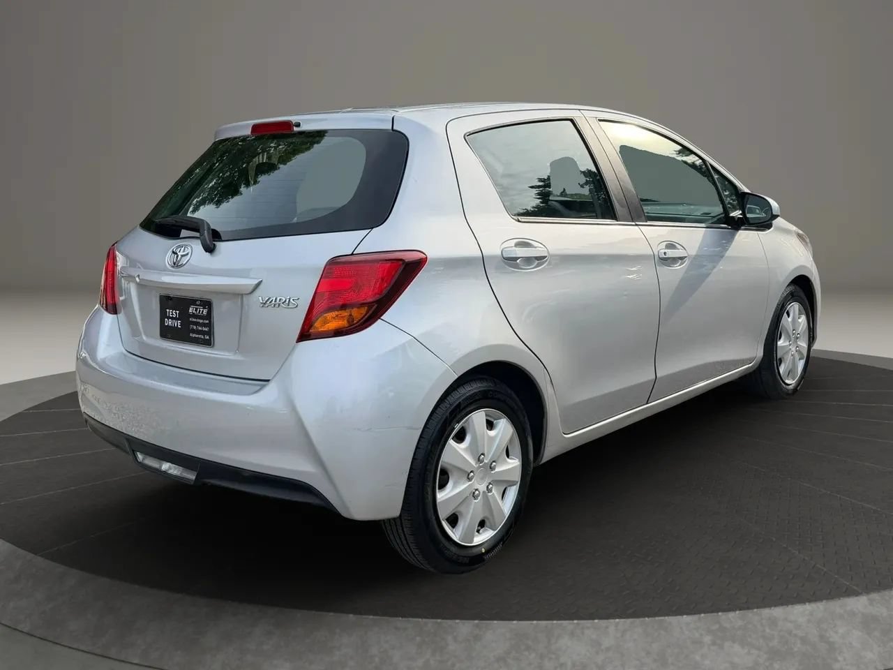 Used 2016 Toyota Yaris L FWD image 4