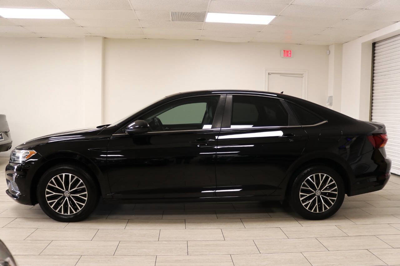 Used 2019 Volkswagen Jetta SE w/ Cold Weather Package FWD image 10