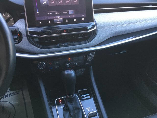 Used 2022 Jeep Compass Latitude image 19