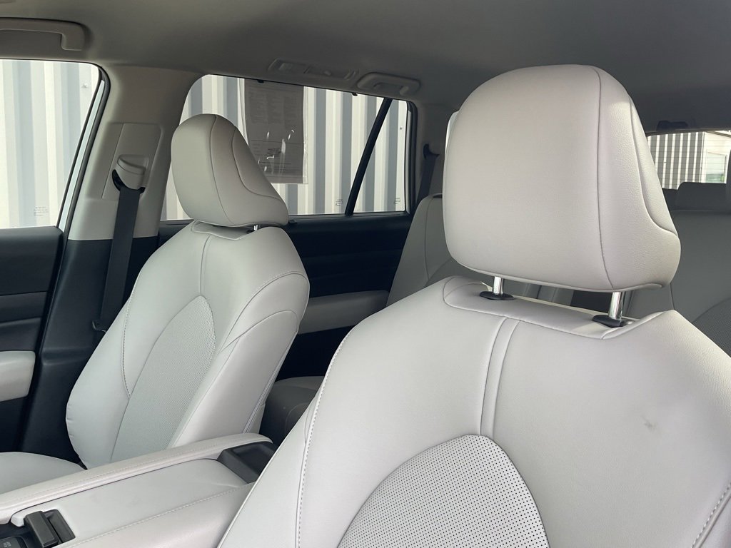 Used 2025 Toyota Grand Highlander AWD image 9