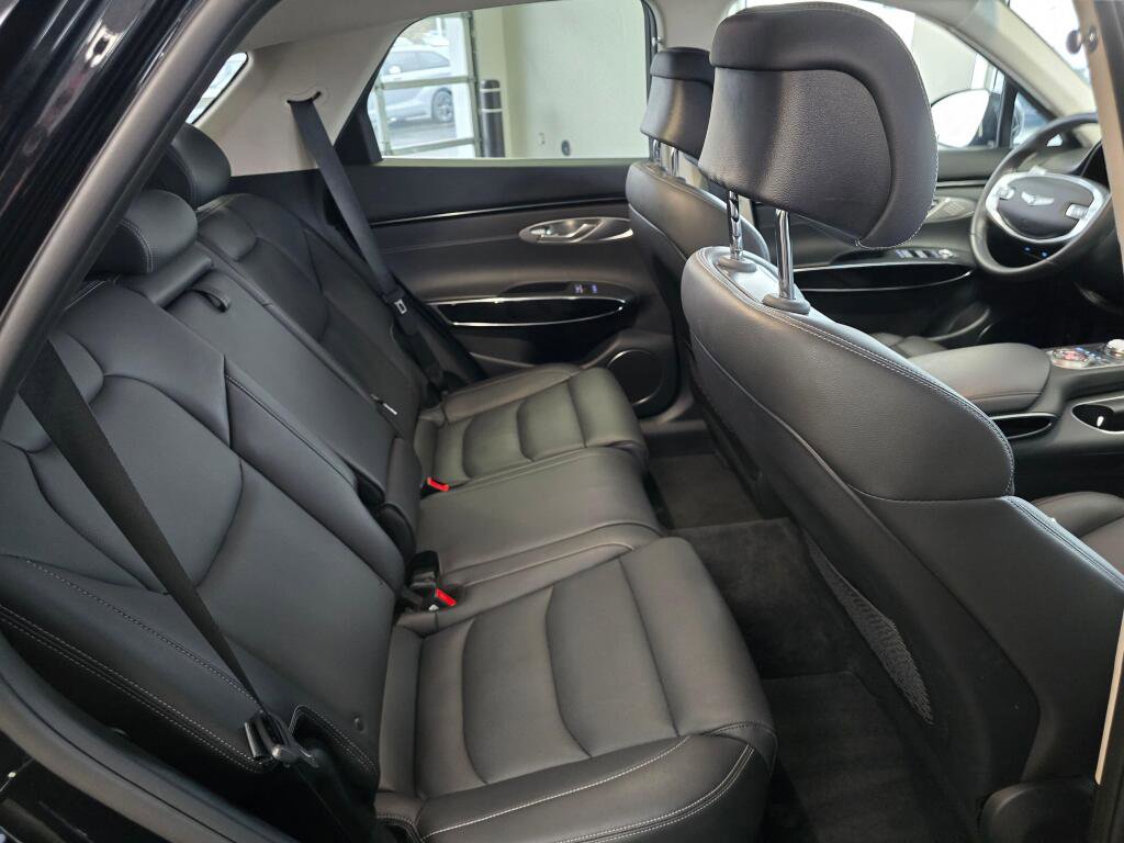 Used 2025 Genesis GV70 2.5T image 42