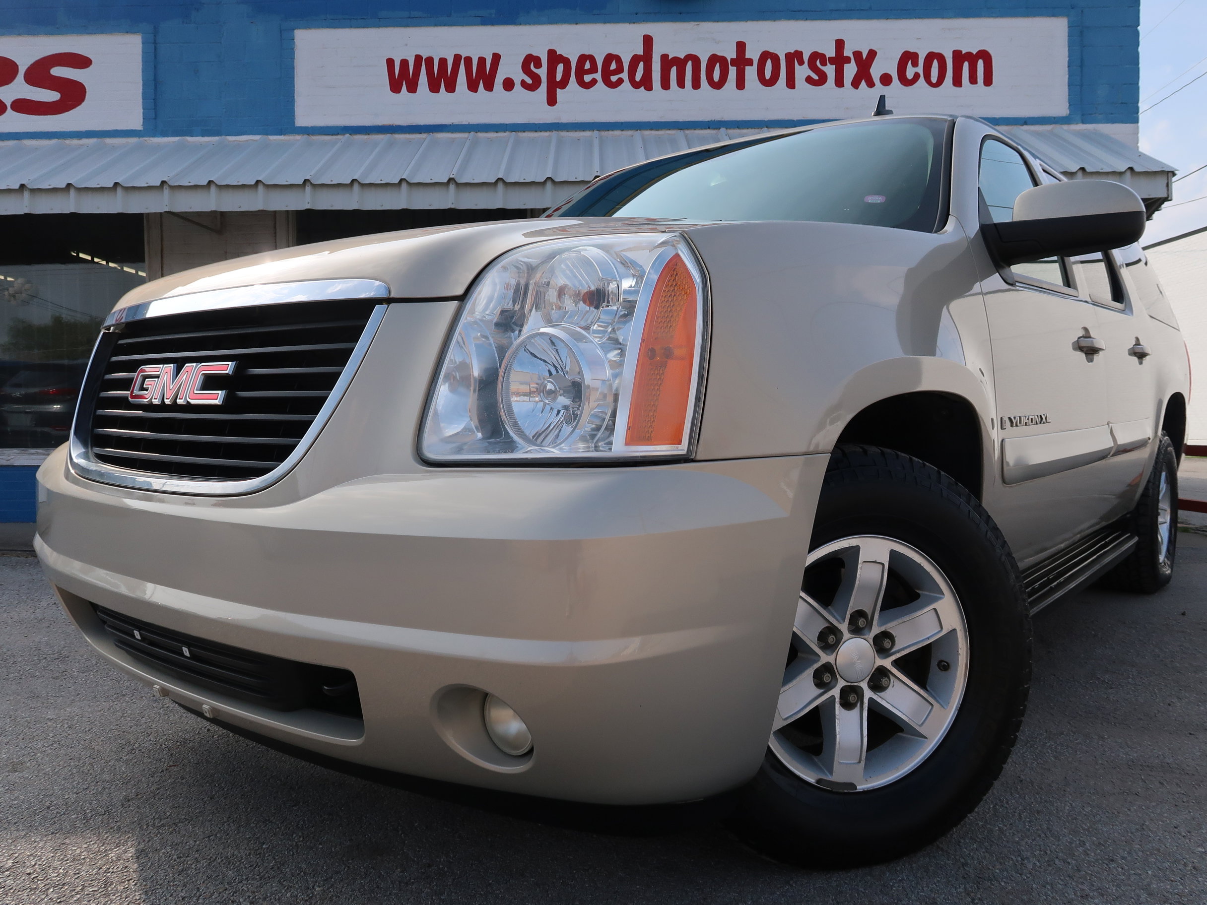 Used 2008 GMC Yukon XL SLE w/ Convenience Package RWD image 1