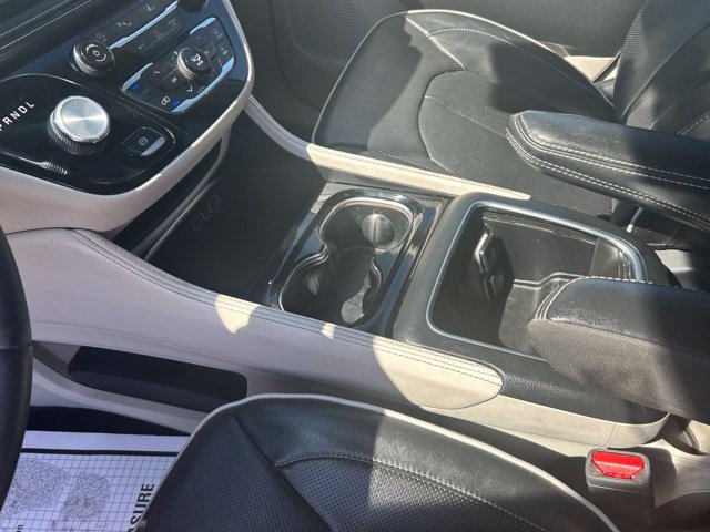 Used 2023 Chrysler Pacifica Limited FWD image 27