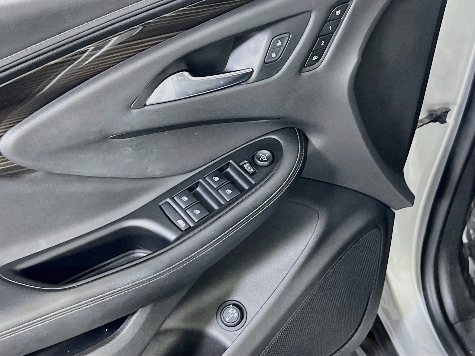 Used 2019 Buick Envision Essence AWD/4WD image 18