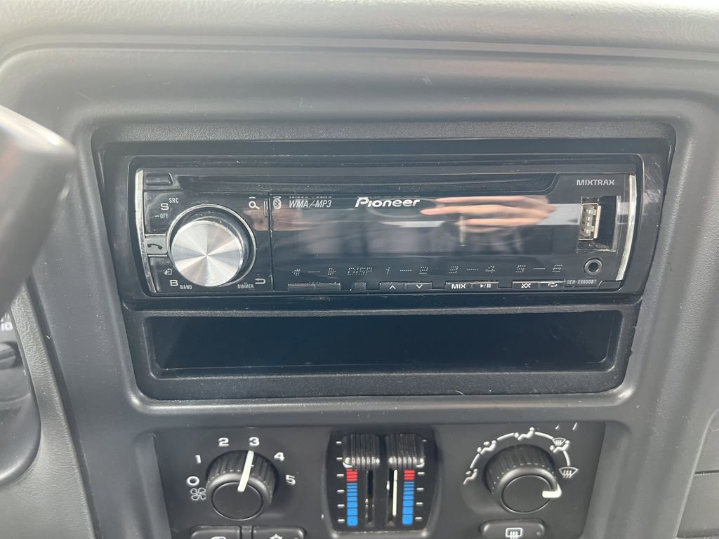 Used 2004 Chevrolet Silverado 1500 LS image 18