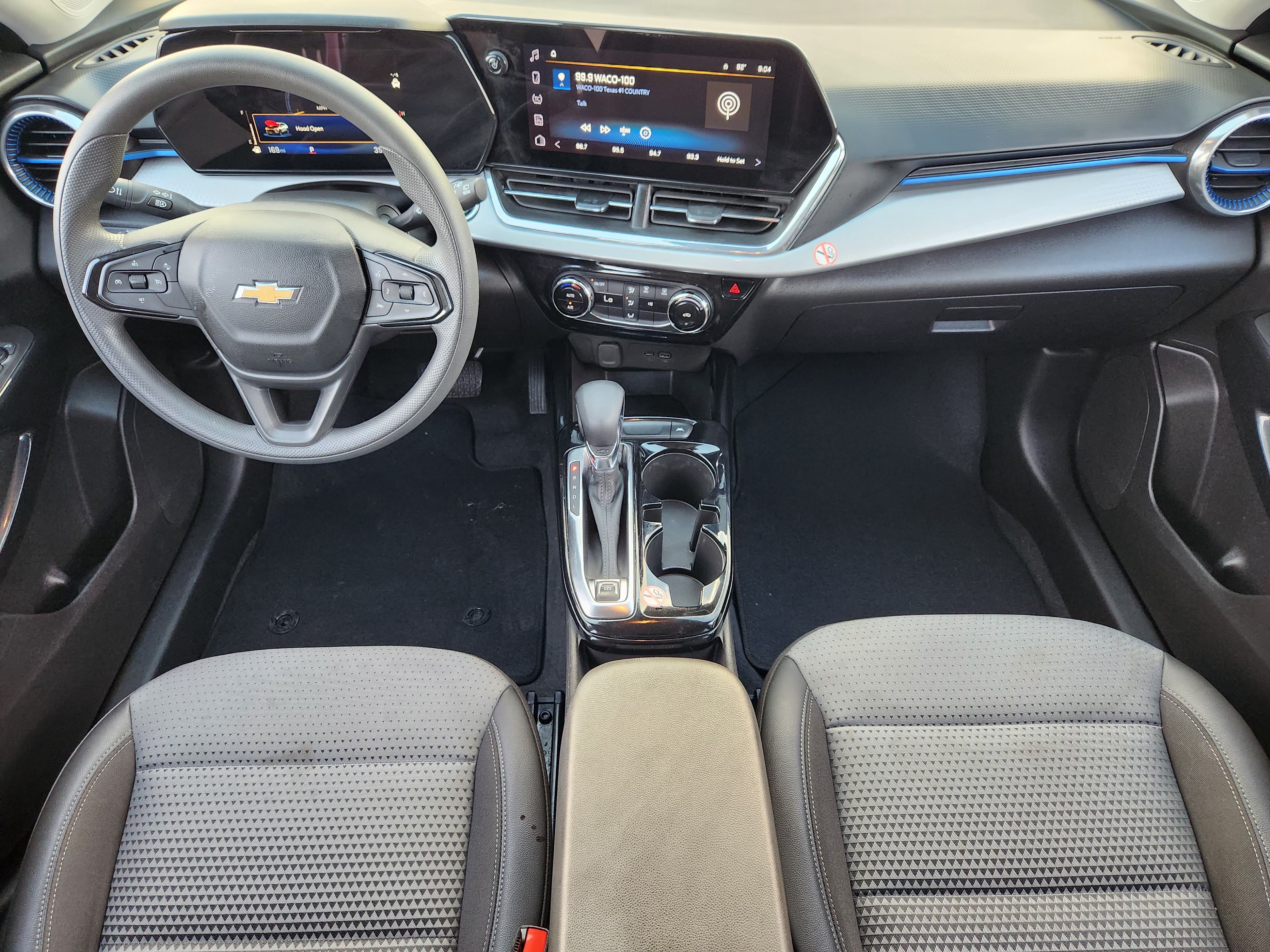 Used 2025 Chevrolet Trax LT FWD image 26