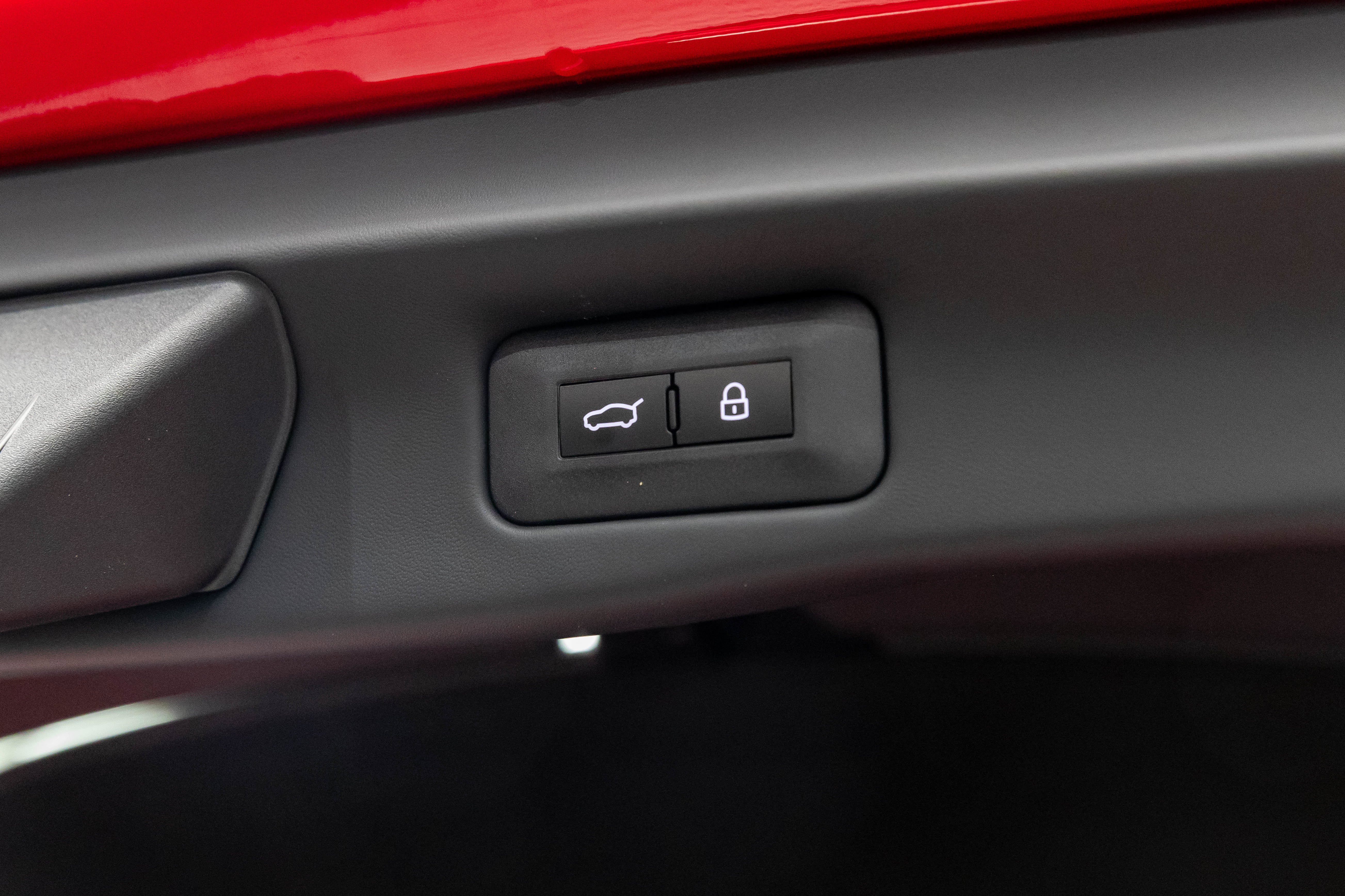 Used 2026 Ferrari Purosangue AWD/4WD image 32