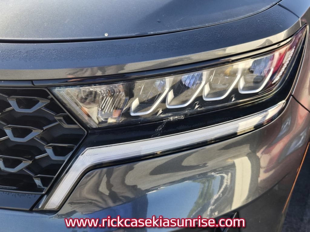 Used 2022 Kia Sorento EX w/ Panoramic Sunroof Package FWD image 10
