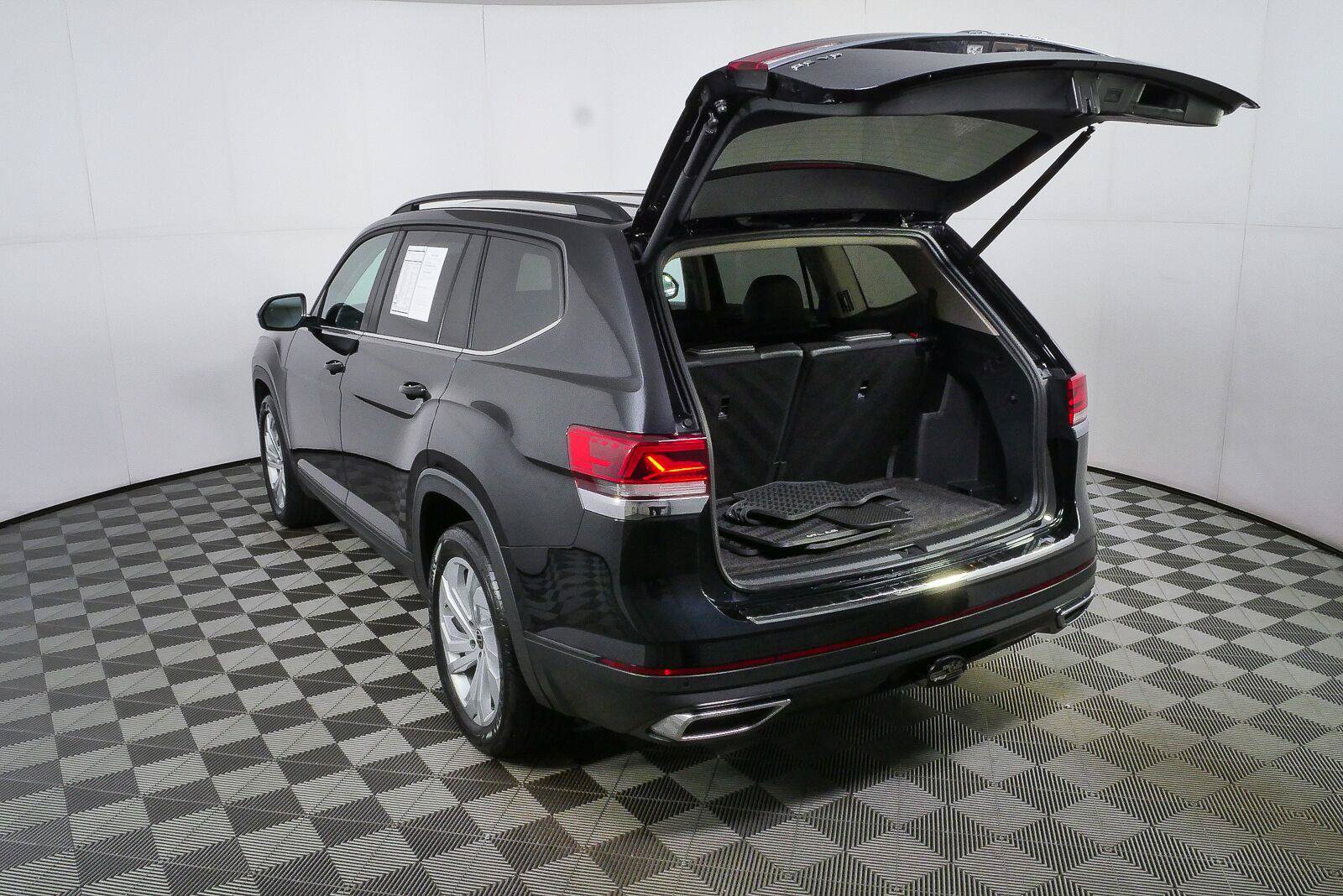 Certified 2023 Volkswagen Atlas SE FWD image 27