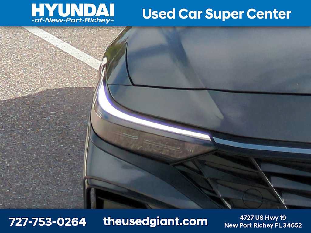 Certified 2025 Hyundai Elantra SEL FWD image 9
