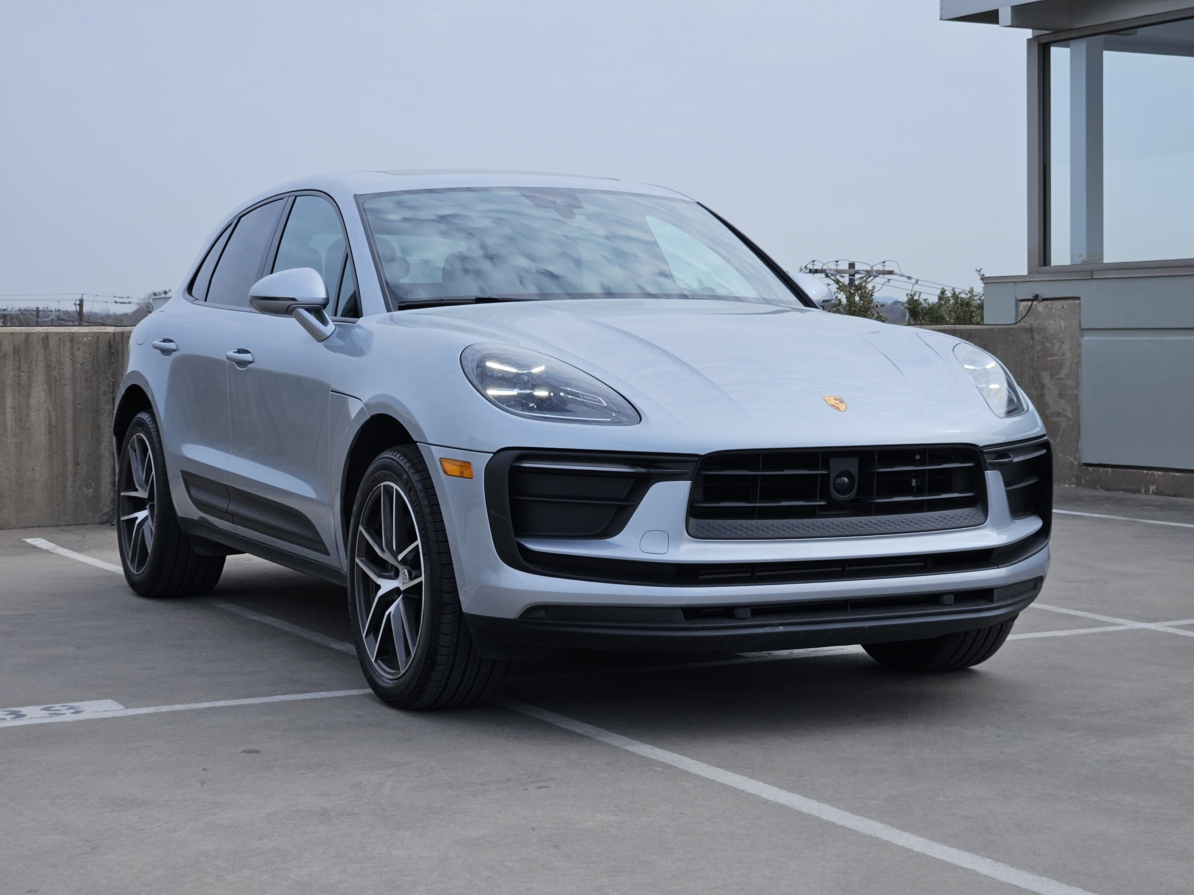 Certified 2025 Porsche Macan image 10