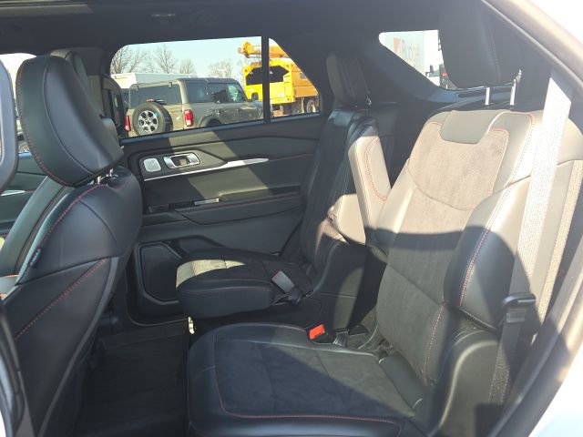 Used 2025 Ford Explorer ST image 19
