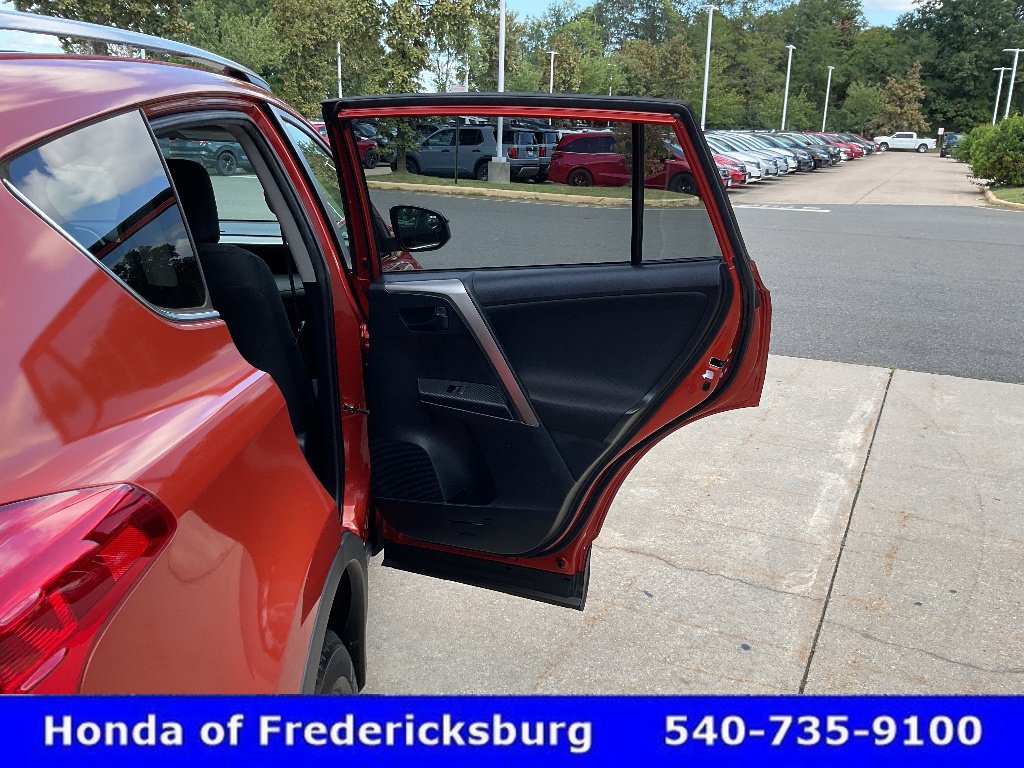 Used 2015 Toyota RAV4 LE AWD/4WD image 16
