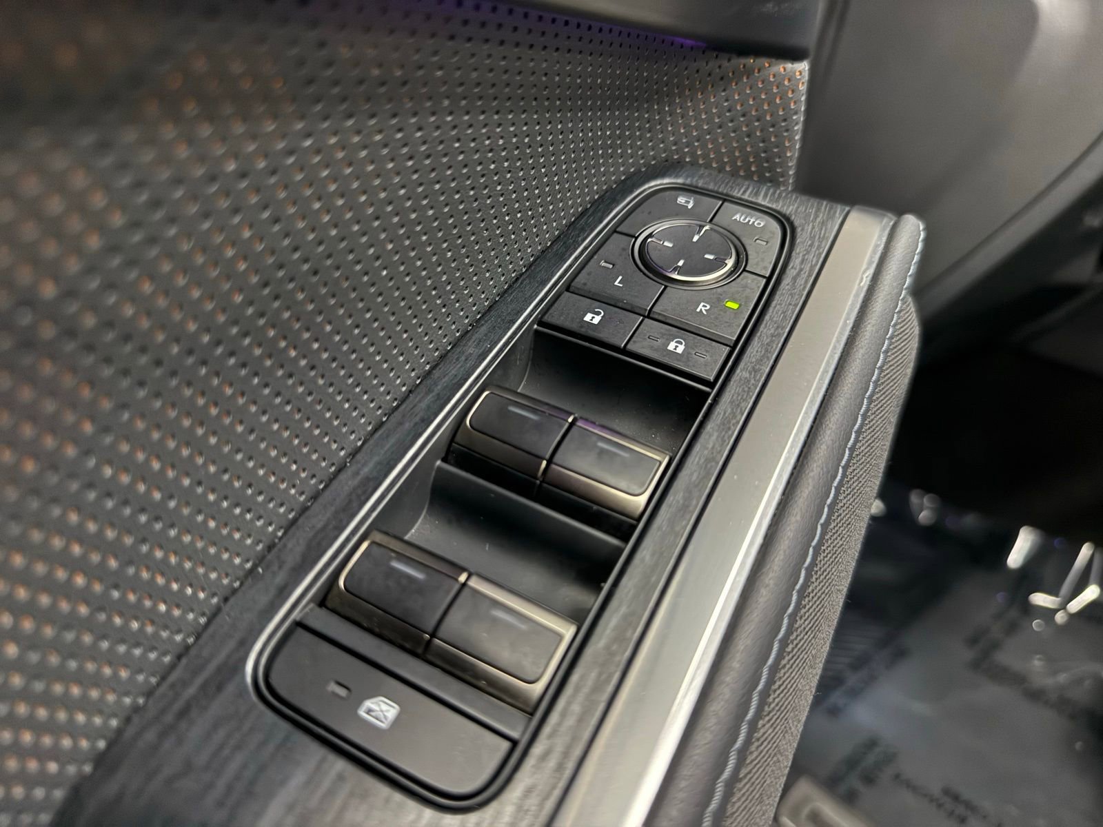 Used 2024 Lexus GX 550 w/ Accessory Package (2T) image 18