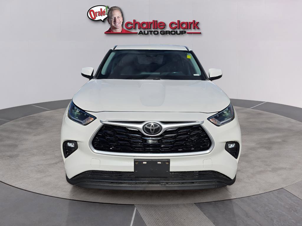 Used 2021 Toyota Highlander LE AWD/4WD image 9
