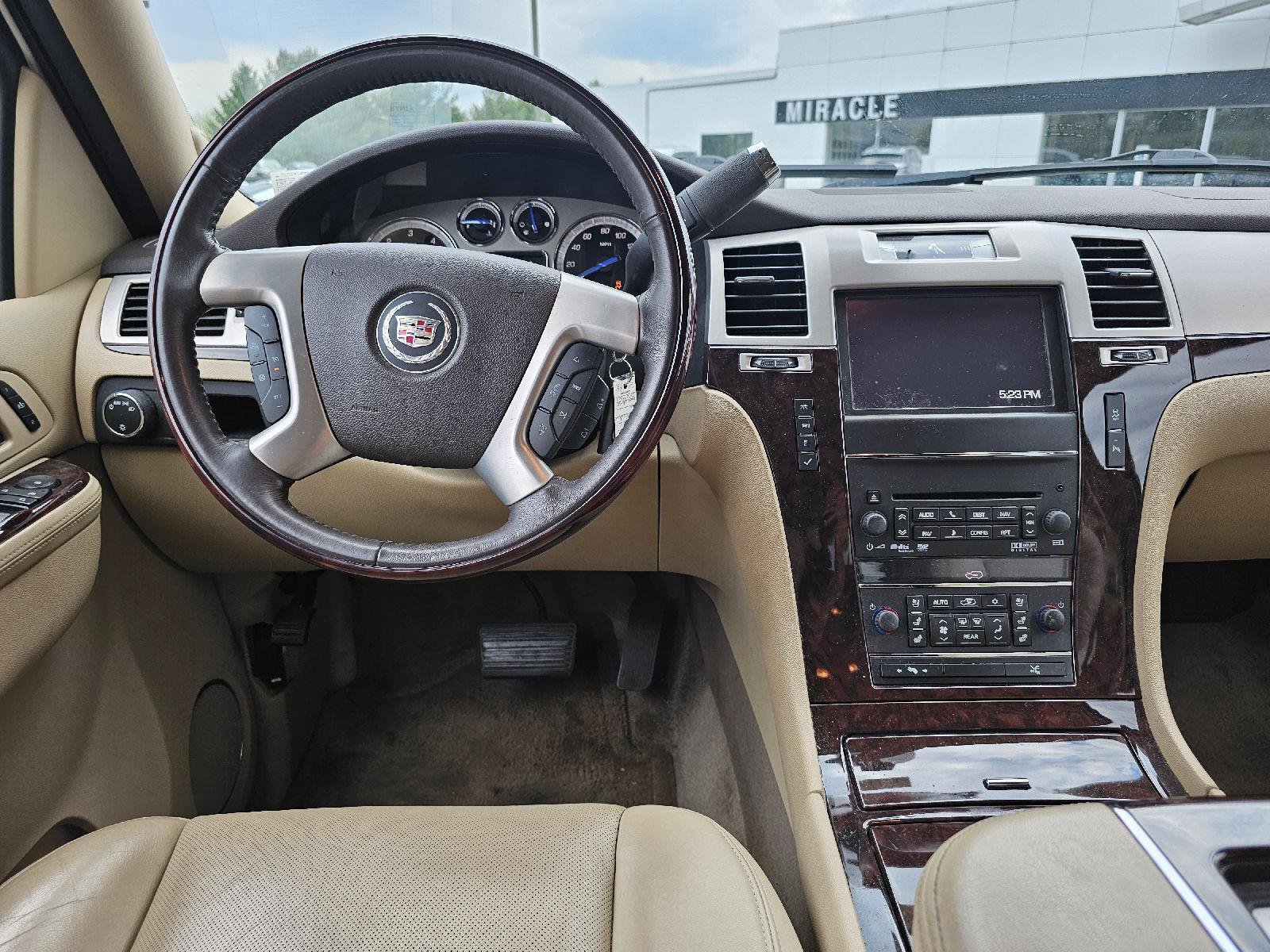 Used 2013 Cadillac Escalade Premium AWD/4WD image 13