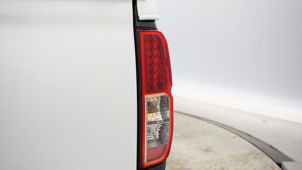 Used 2012 Nissan Frontier SL w/ Moonroof Pkg image 13