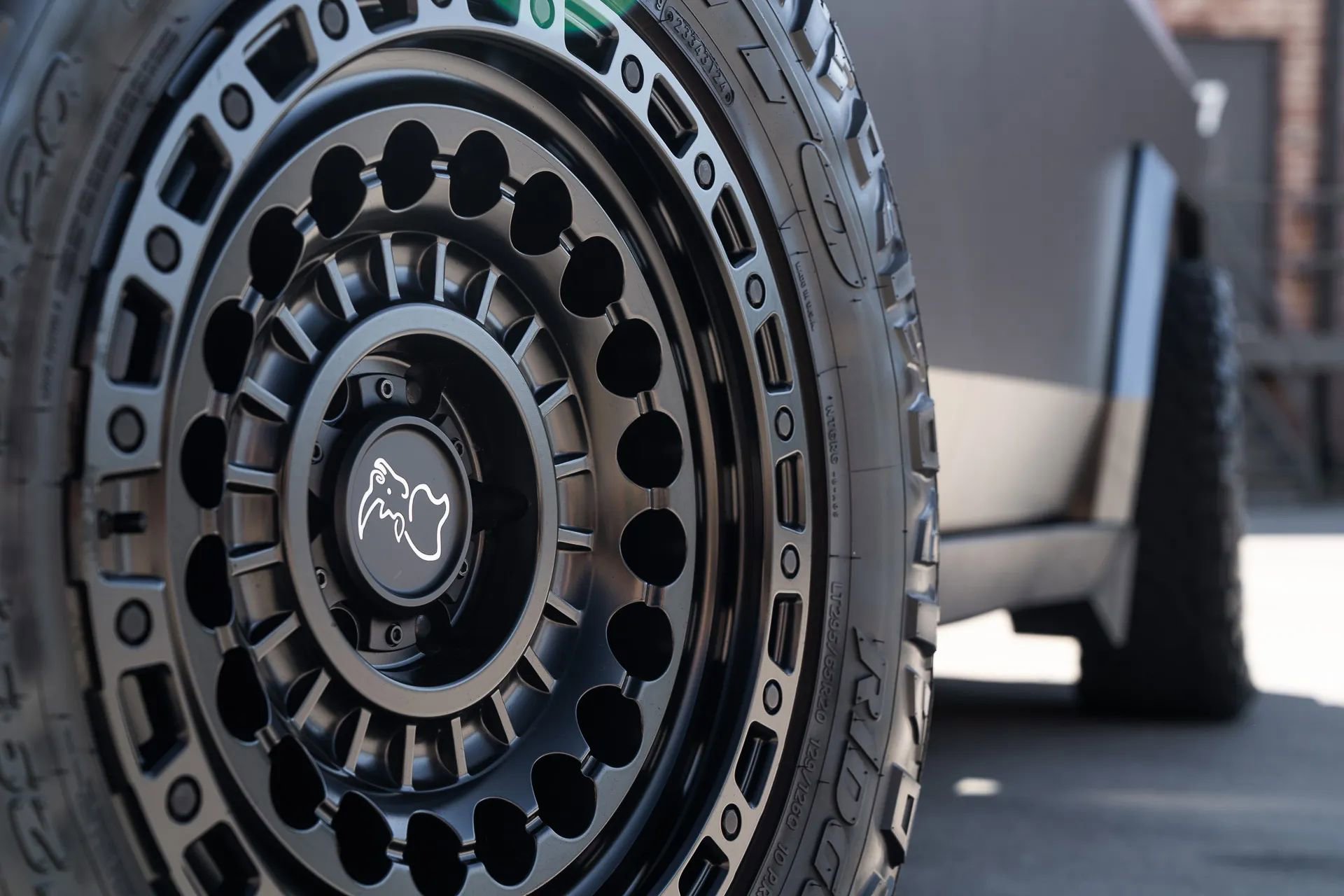 Used 2024 Tesla Cybertruck AWD Crew Cab image 4