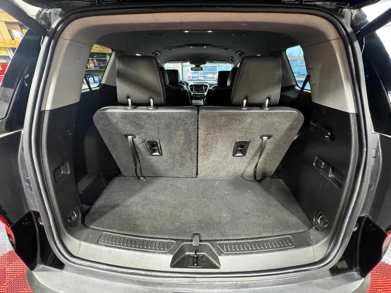 Used 2023 GMC Acadia SLT w/ Elevation Edition image 12