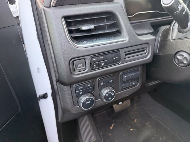Used 2022 Chevrolet Suburban RST w/ Sport Performance Package AWD/4WD image 4