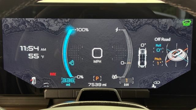 Used 2025 GMC Hummer EV 2X w/ LPO, Cargo Utility Package AWD/4WD image 33