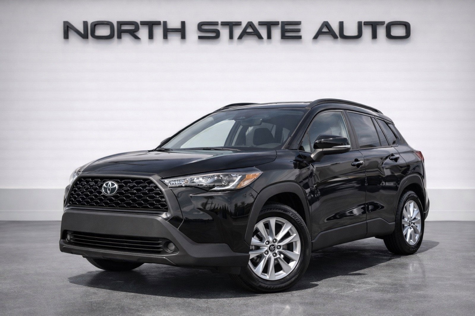 Used 2023 Toyota Corolla Cross LE w/ Moonroof Package AWD/4WD image 1
