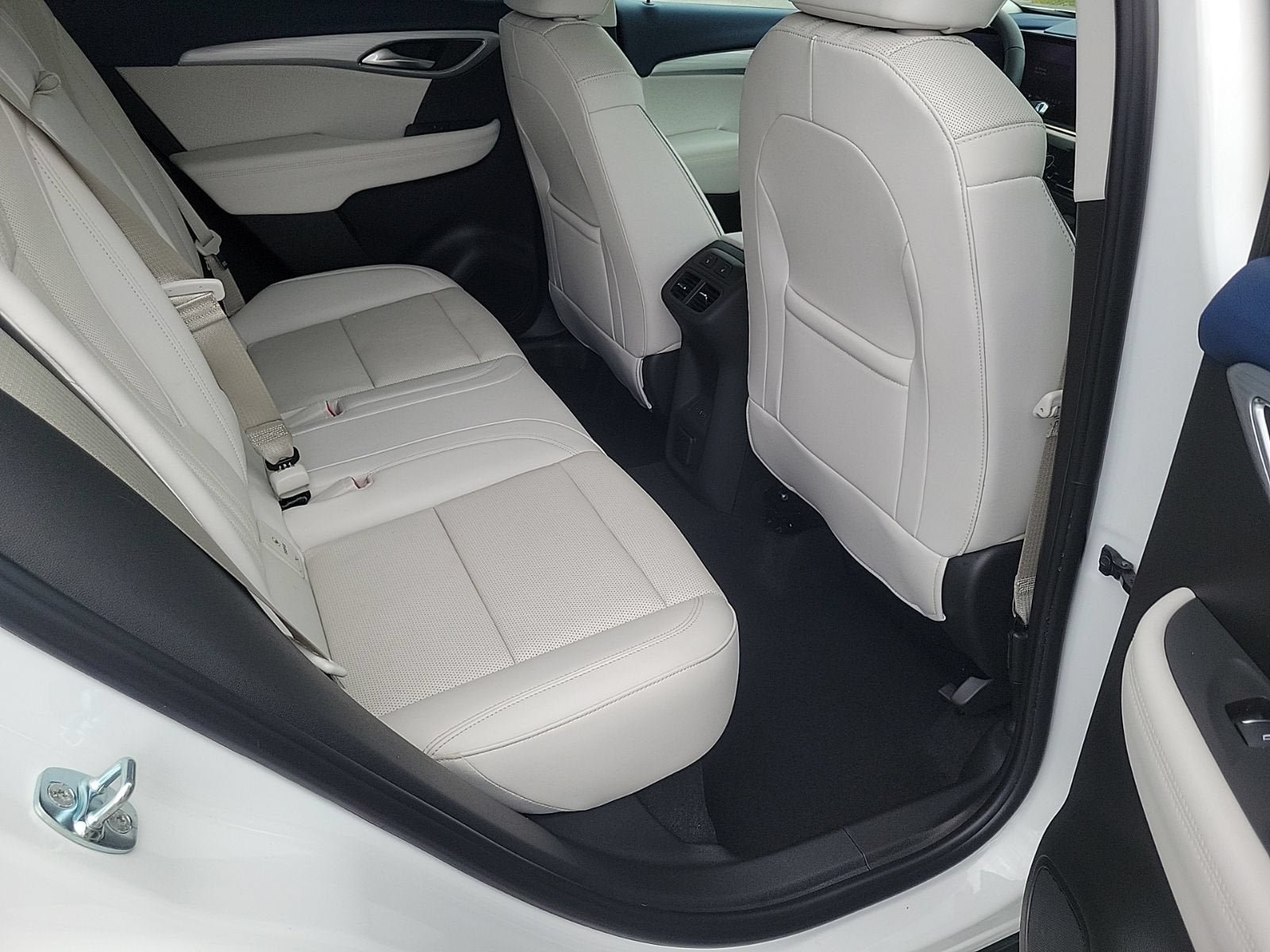 Used 2024 Buick Envision Avenir AWD/4WD image 13