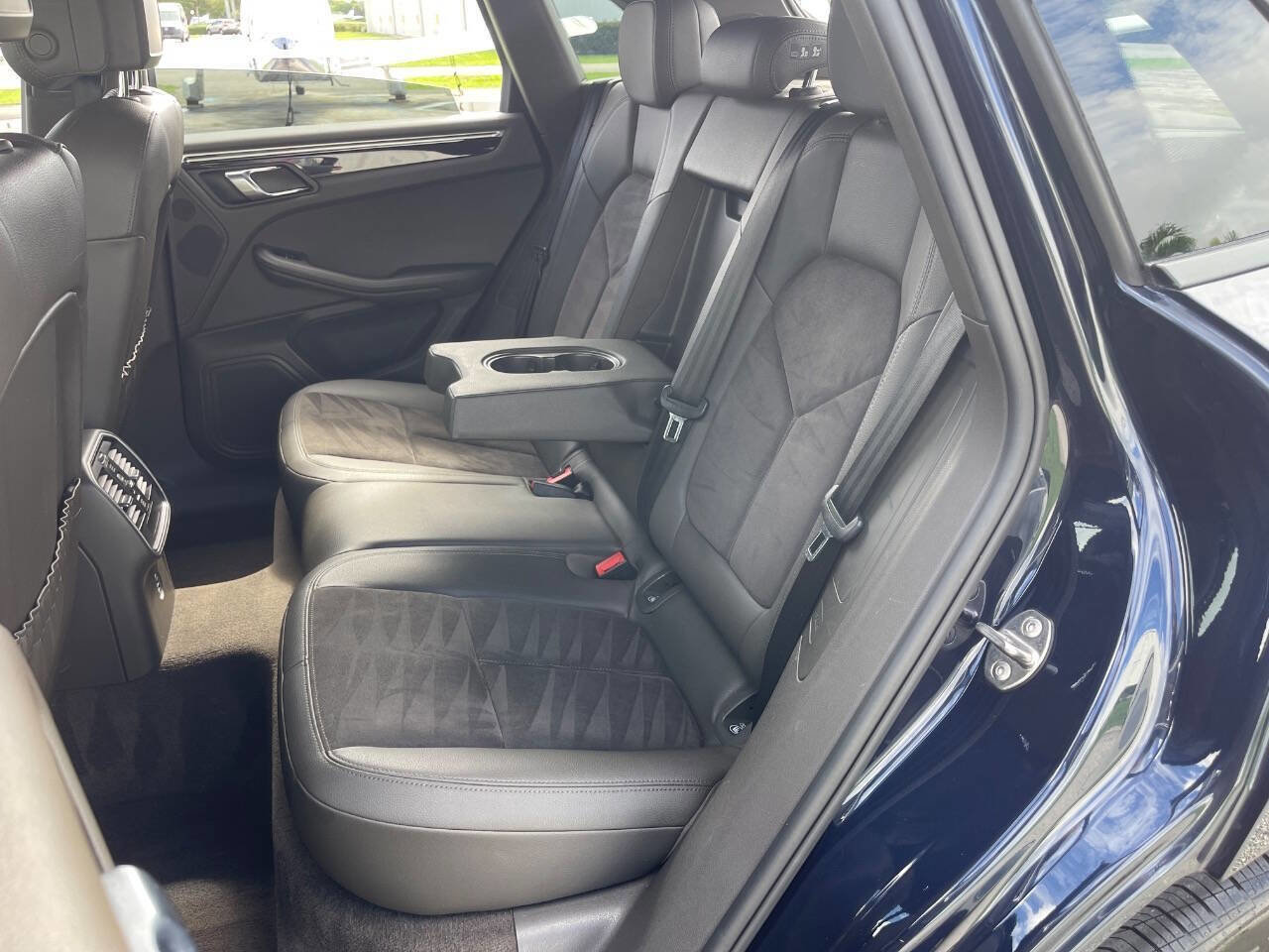 Used 2018 Porsche Macan image 20