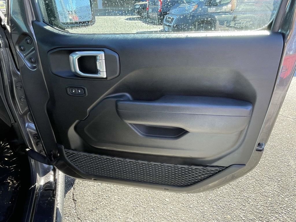 Used 2025 Jeep Wrangler Unlimited Rubicon image 17