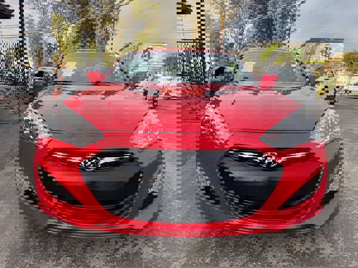 Used 2013 Hyundai Genesis 3.8 image 2