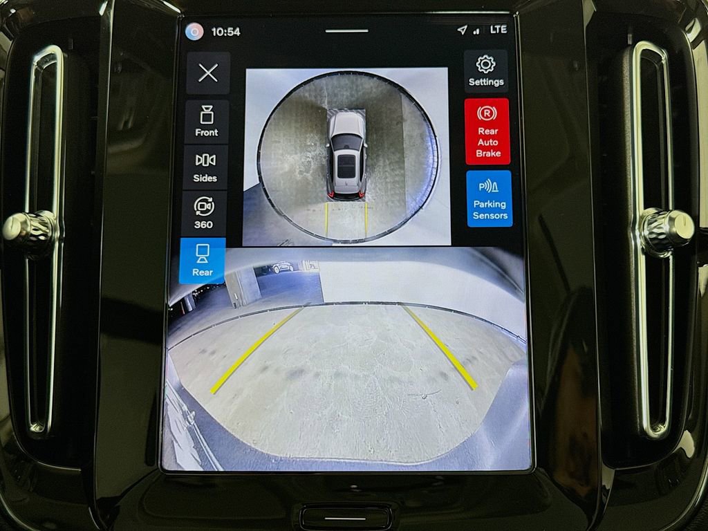 Used 2025 Volvo XC40 B5 Plus image 14