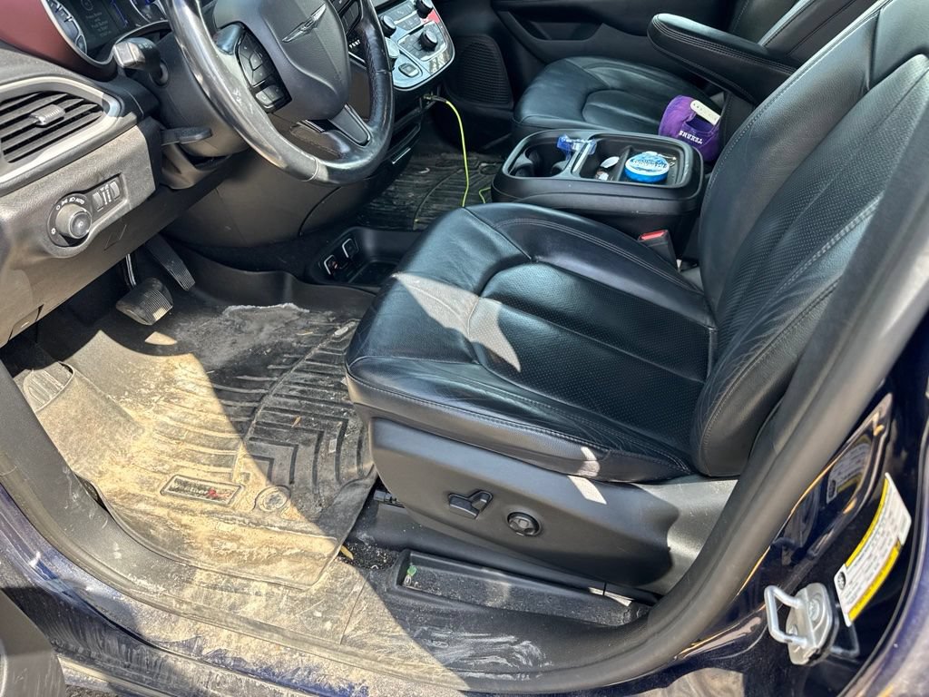 Used 2020 Chrysler Pacifica Touring-L FWD image 12
