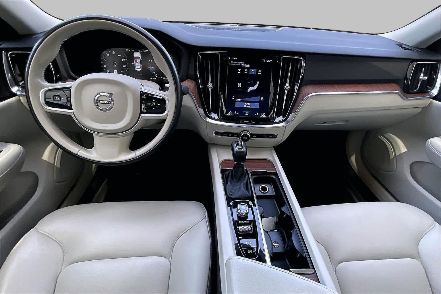 Used 2019 Volvo S60 T6 Momentum w/ Multimedia Package AWD/4WD image 16