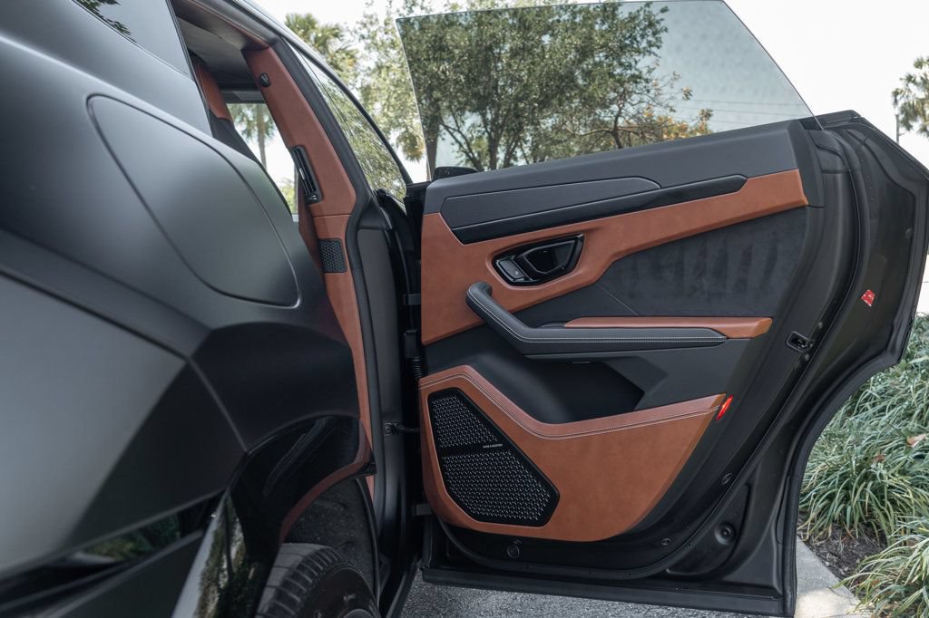 Used 2023 Lamborghini Urus S AWD/4WD image 33