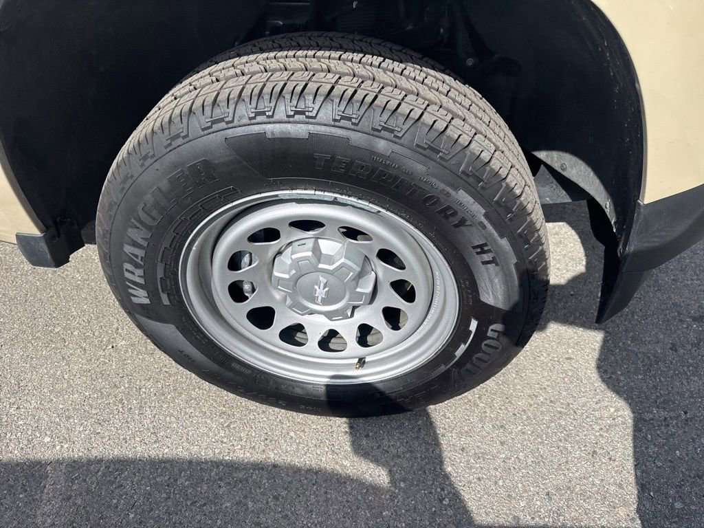 Used 2023 Chevrolet Colorado W/T RWD image 3