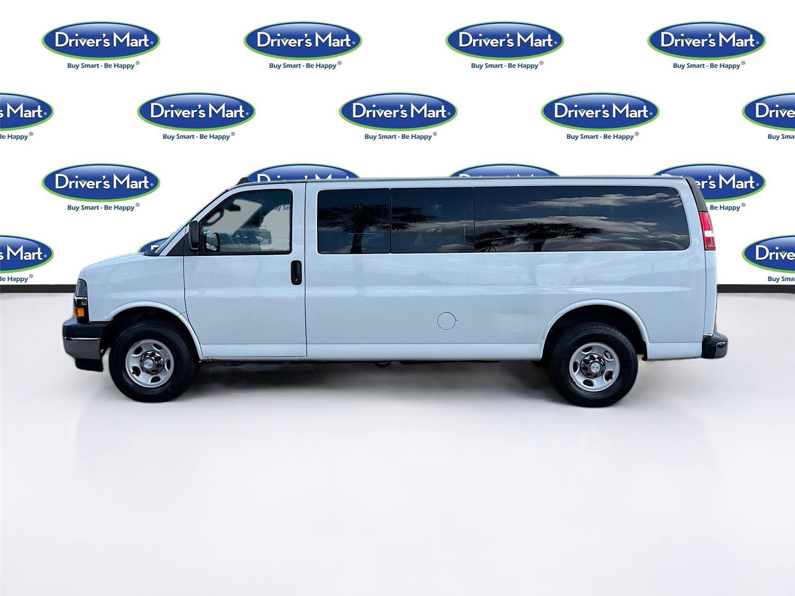 Used 2020 Chevrolet Express 3500 LT w/ LT Preferred Equipment Group image 4
