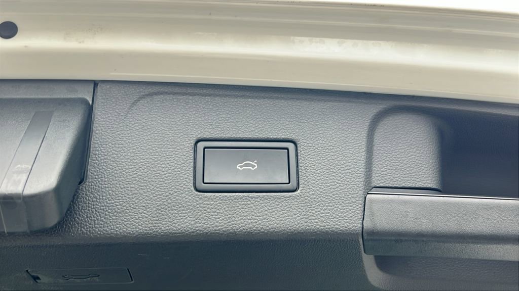 Certified 2023 Volkswagen Atlas SEL Premium image 19