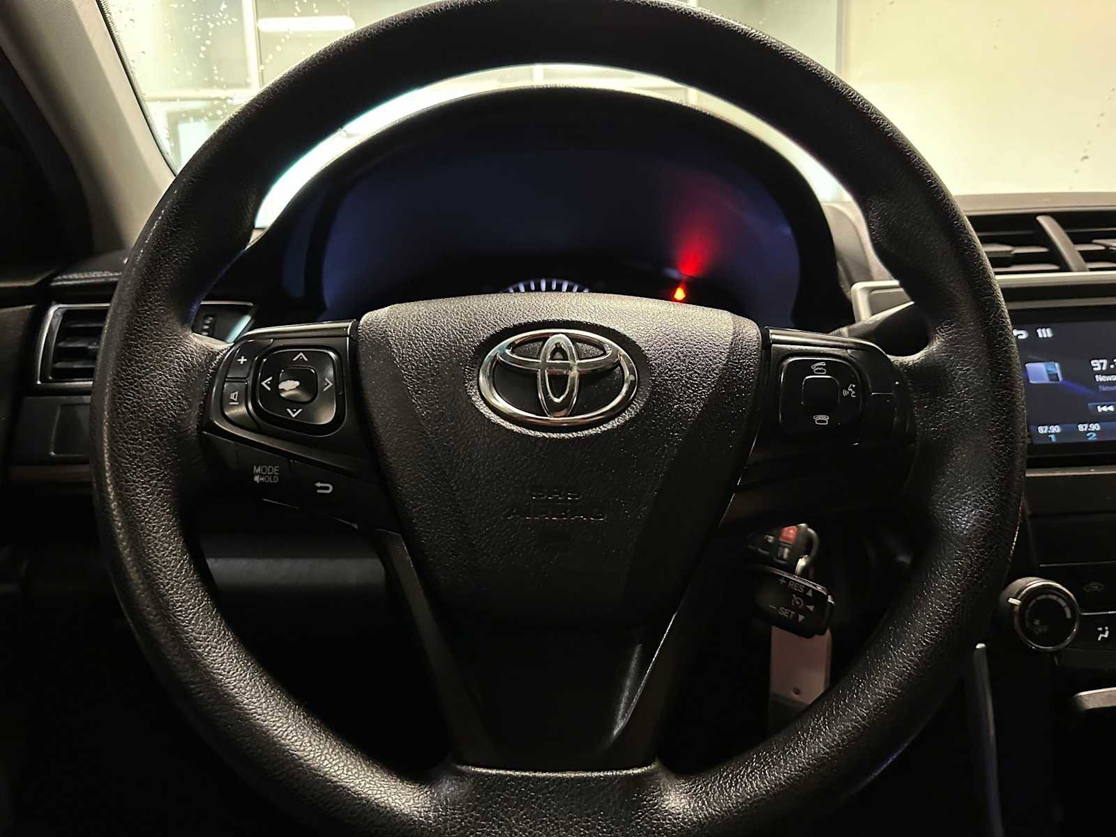 Used 2015 Toyota Camry LE image 11