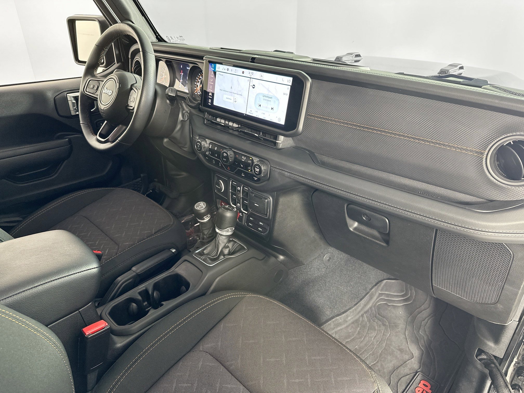 Used 2024 Jeep Gladiator Mojave w/ Convenience Group image 26