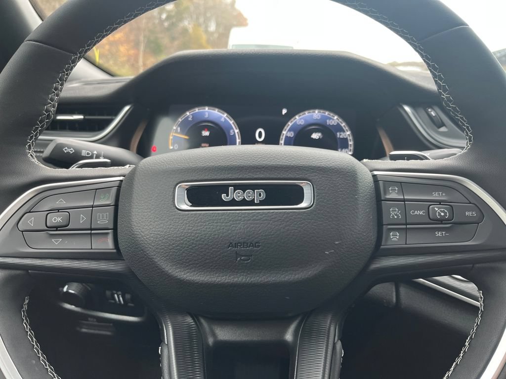 New 2025 Jeep Grand Cherokee Laredo X w/ Luxury Tech Group I AWD/4WD image 6