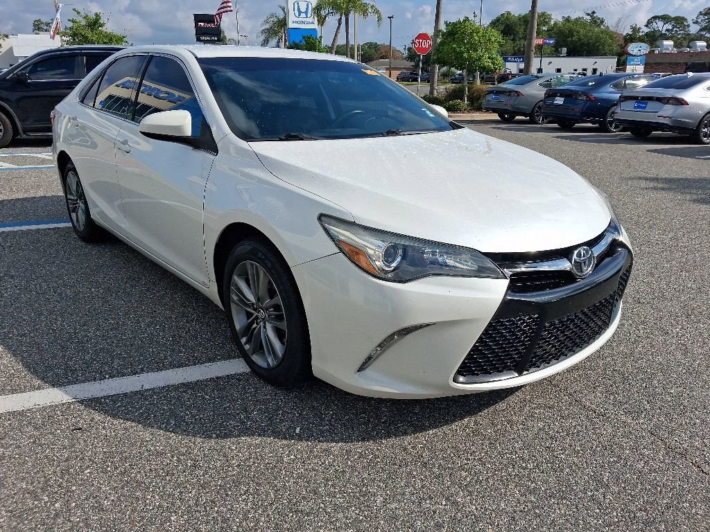 Used 2017 Toyota Camry SE FWD image 3