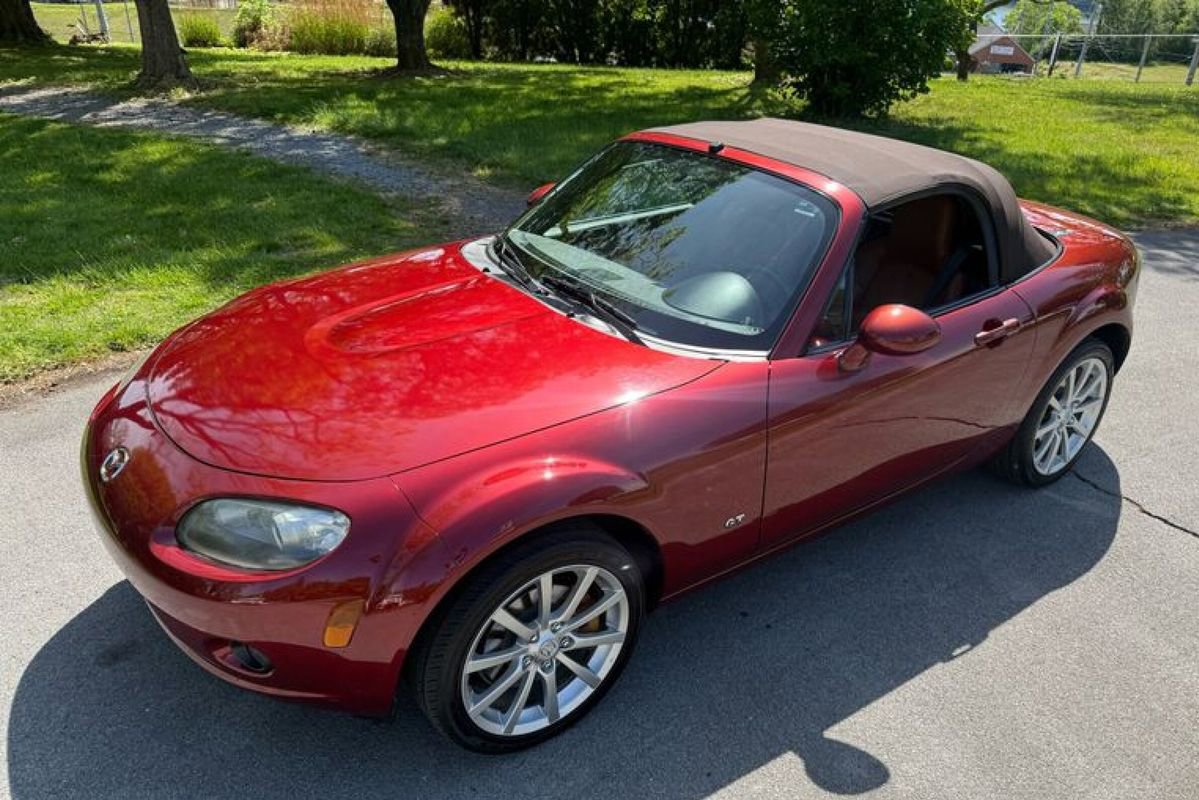 Used 2006 MAZDA MX-5 Miata Grand Touring w/ Premium Pkg RWD image 12