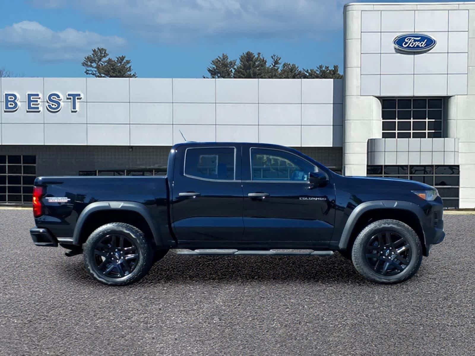 Used 2024 Chevrolet Colorado Trail Boss w/ Technology Package AWD/4WD image 11