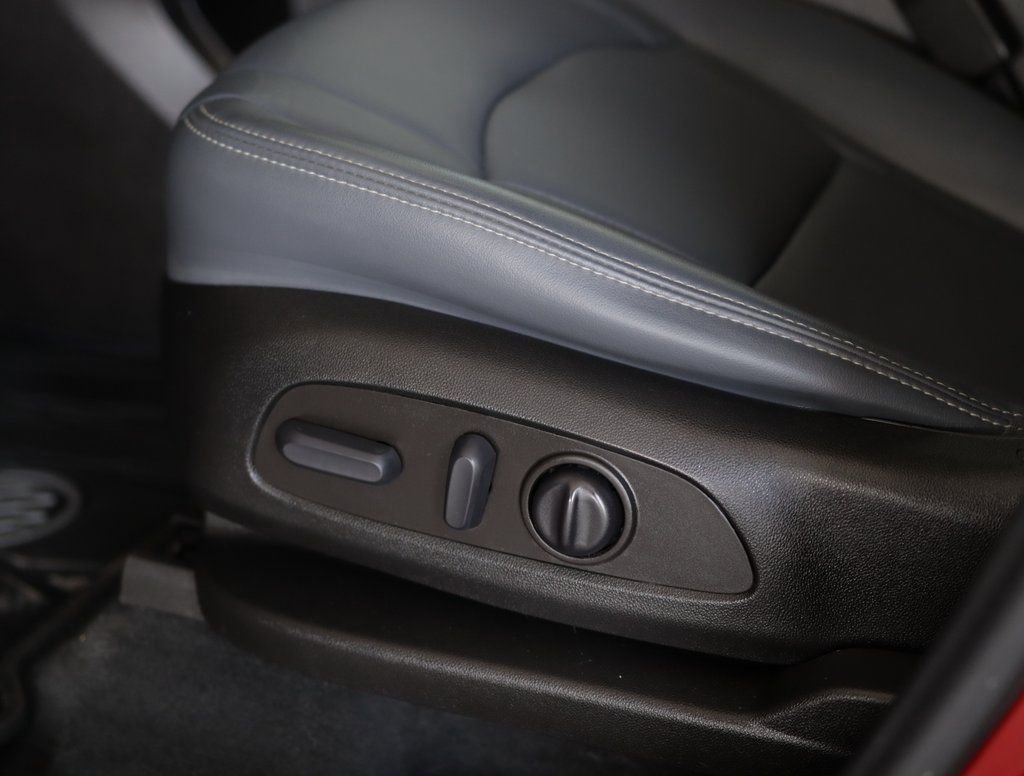 Used 2022 Buick Enclave Essence w/ Sport Touring Edition image 22