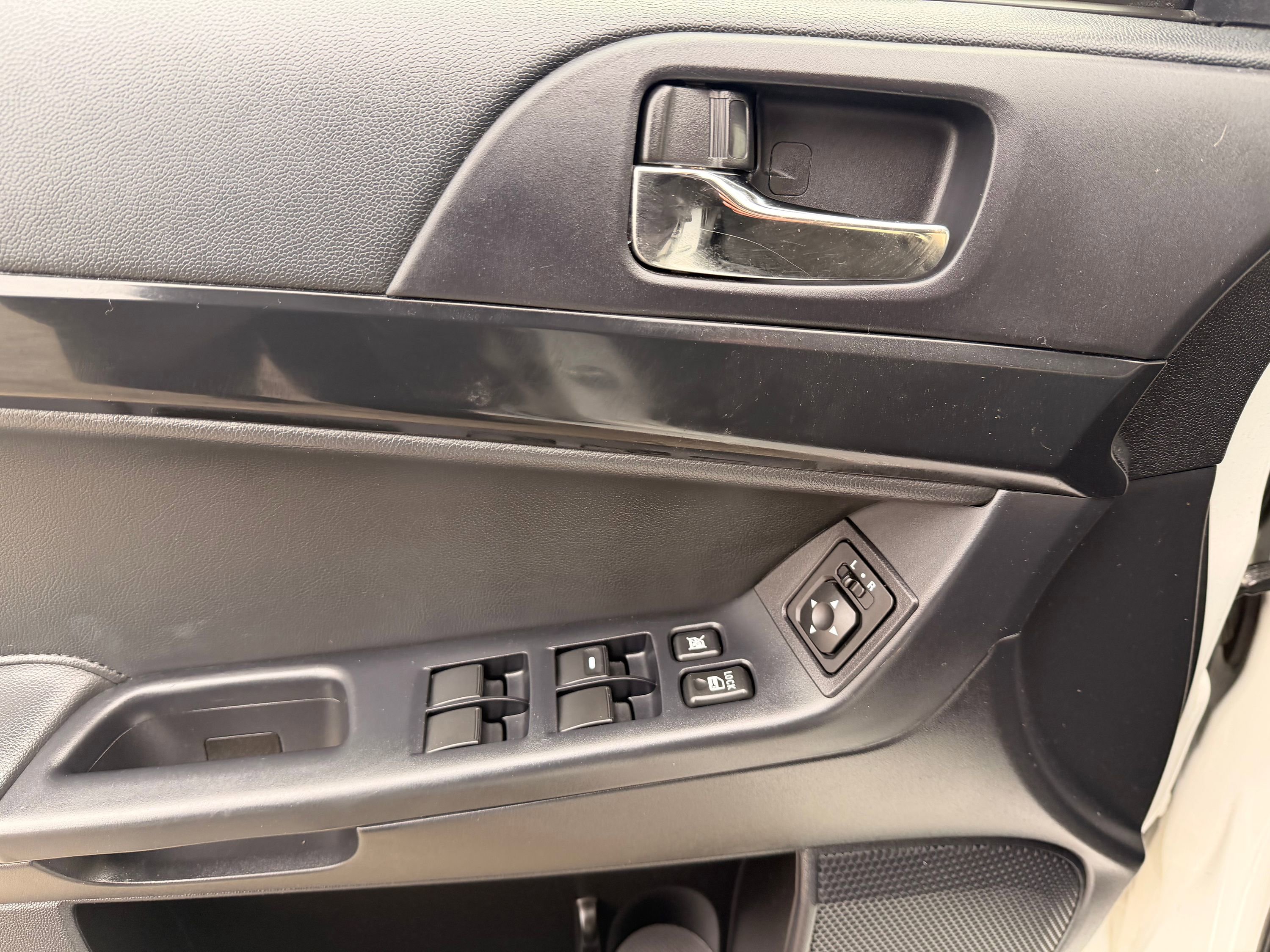 Used 2017 Mitsubishi Lancer ES image 17