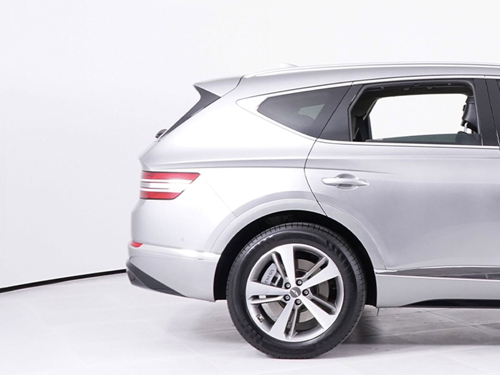 Used 2023 Genesis GV80 2.5T w/ Prestige 20" Package image 14