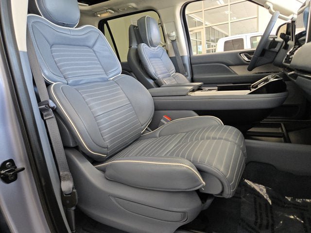 Used 2024 Lincoln Navigator L Black Label AWD/4WD image 3